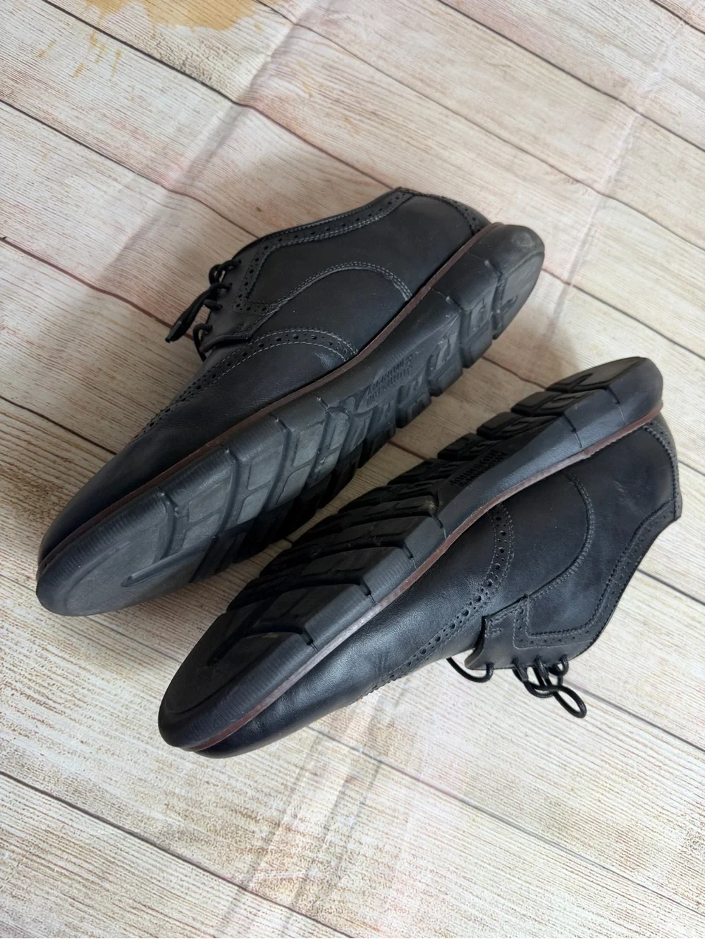 Johnston and Murphy black wing tip, Oxford. Leather size 13.